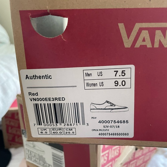 Red vans - Picture 3 of 4